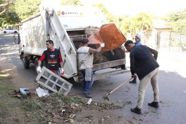 Minga ambiental en Barrio Obrero para prevenir chikunguña recolecta más de 45.000 kilos de basura