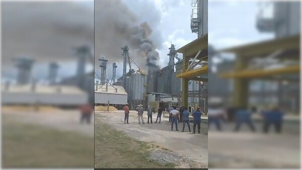 Diario HOY | Silo de Villa Oliva fue consumido por el fuego