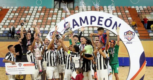 La Nación / Libertad alza el título de la Súper Liga - OJO Galería