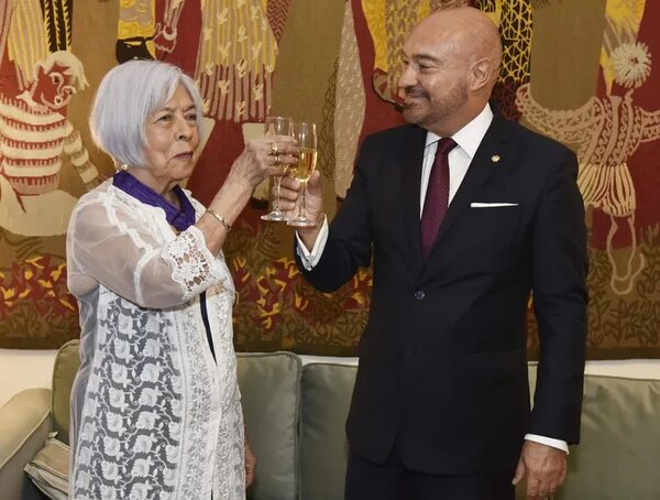 Brindis en honor a la lingüista y filóloga paraguaya Sara Delicia Villagra-Batoux - Estilo de vida - ABC Color