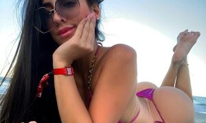 ¿Novias celosas al pedo? Modelo perseguida por “locas delirantes”