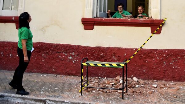 ¿Educación gratuita? 40% del salario invierten familias en escuelas públicas