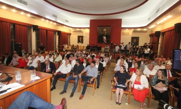Cartes delega responsabilidad ante urgencia de ANR por recursos