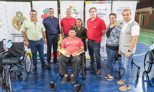 ITAIPU y fundación Solidaridad entregaron sillas de ruedas y equipos de apoyo a Itapúa