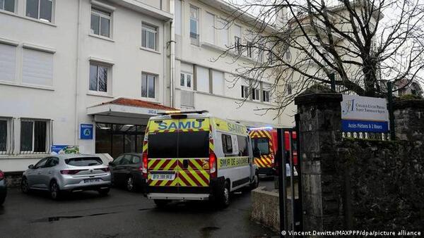 Francia: alumno de secundaria apuñala de muerte a su maestra