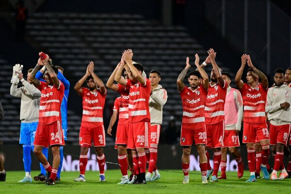 Versus / Con Robert Rojas de titular, River vence a Banfield y jugará por el título ante Boca