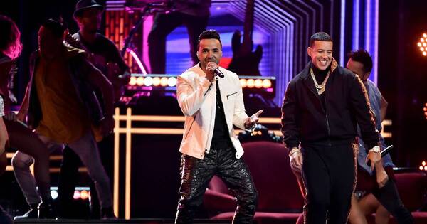 La Nación / Entregarán los Grammy Latinos por primera vez fuera de EEUU