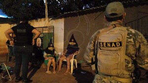 Allanaron boca de fumo, detuvieron a 4 personas y rescataron a 3 niños