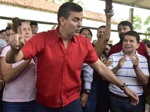 Santiago Peña y sus pifiadas: desde el “árbol que da frutos” a que los argentinos “no quieren trabajar” - Política - ABC Color