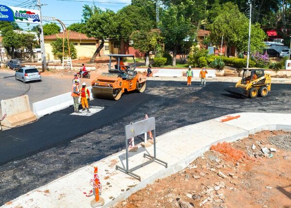 Inició el asfaltado en las calles colectoras de Tres Bocas - .::Agencia IP::.