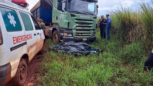 Camión atropelló a estudiantes en Pirapey: Un muerto y su compañera quedó gravemente herida