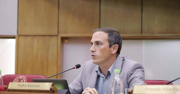 La Nación / Stephan Rasmussen criticó contrato colectivo del IPS por sacar provecho de asegurados