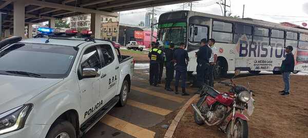 Diario HOY | Accidente en viaducto del Botánico involucra a bus de la Línea 48 y motocicleta