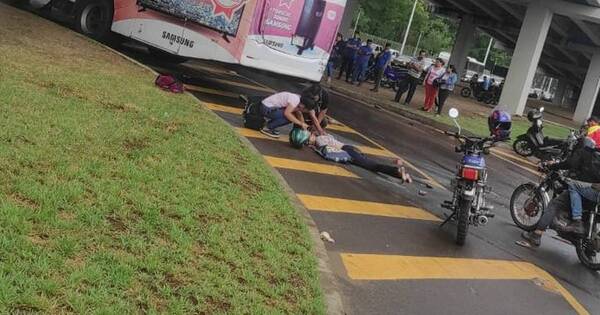 La Nación / Accidente en zona Botánico: ómnibus habría arrollado a una pareja a bordo de un biciclo