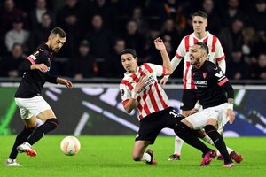 Versus / Sevilla va a octavos de la Europa League pese a caer derrotado ante el PSV