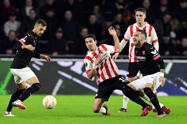 Versus / Sevilla va a octavos de la Europa League pese a caer derrotado ante el PSV