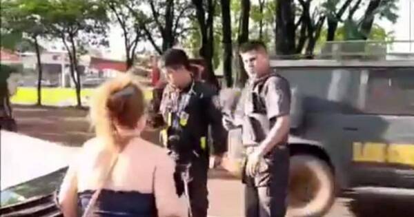 La Nación / Mujer con repetidos incidentes al volante se niega a la prueba de alcotest