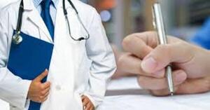 Médicos usan relojes inteligentes para copiar en exámenes de residencias, denuncia gremio