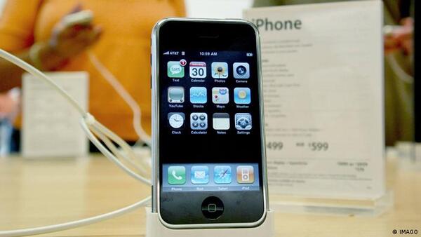 Subastan el primer iPhone de la historia por precio récord
