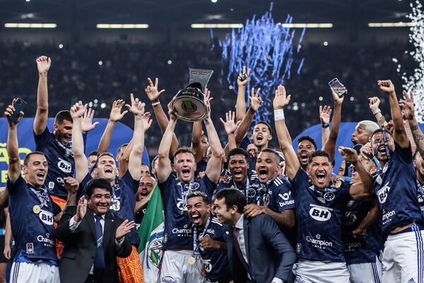 Emotiva despedida del Cruzeiro para Eduardo Brock