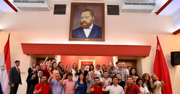La Nación / Del Pilar Medina y su equipo respaldan candidatura de Peña y presidencia de Cartes