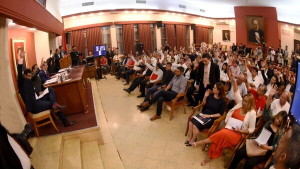 Lilian dice que si se rechazan los créditos, Cartes deberá renunciar