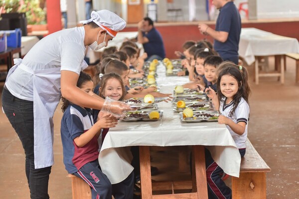 Millonaria adjudicación a empresa de Pdte. Franco para provisión de almuerzo escolar - La Clave