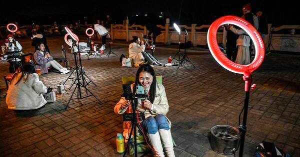La Nación / Granja de “streamers” busca dinero en puente chino
