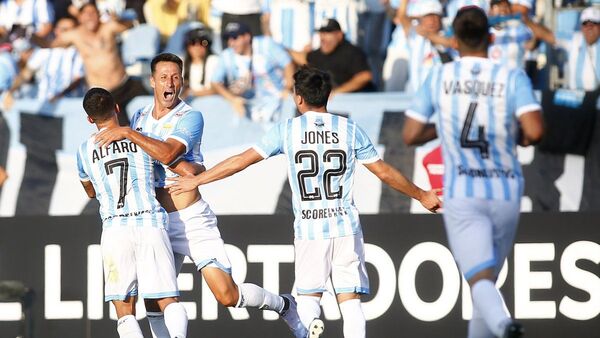 Magallanes golea a Always Ready y pone un pie en la Fase 3
