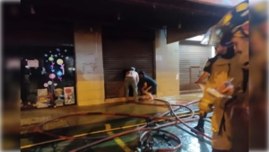 Prendió vela para rezar a su santo y se incendió todo su local comerical