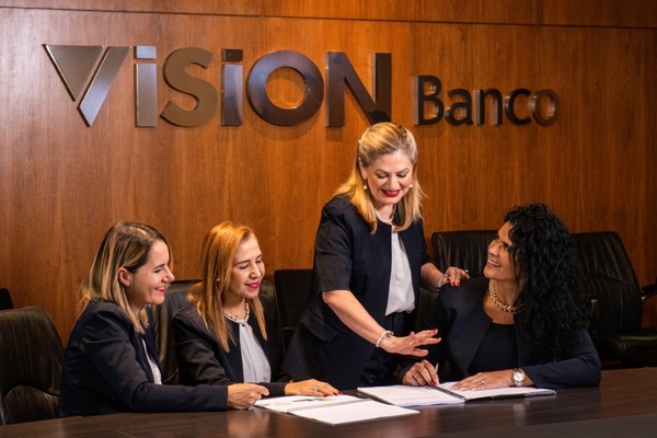 Visión Banco resalta el rol fundamental de la mujer paraguaya en su día - trece
