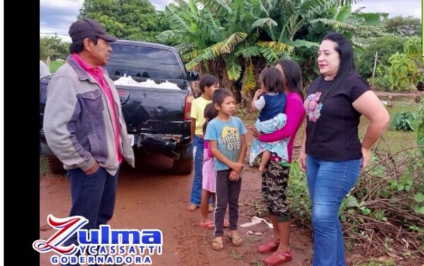 Zulma y Juan Manuel entregan viveres a familias olvidadas por Emergencia Nacional en Amambay