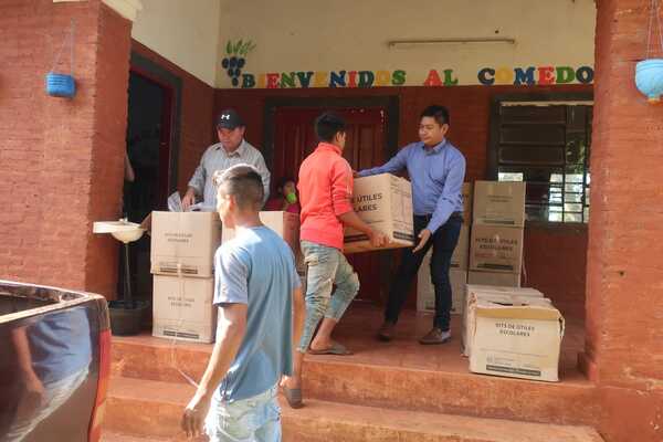 ENTREGA DE ÚTILES ESCOLARES EN ESCUELAS INDÍGENAS DEL VII DEPARTAMENTO, CON APOYO DE LA GOBERNACIÓN DE ITAPÚA - Itapúa Noticias