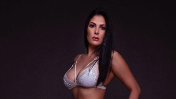 Rajaron a la funcionaria sexy de la Essap: la cuerona advirtió con demandar a criticones.