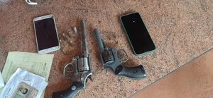 Detienen a dos hombres investigados por asalto y otros antecedentes - Policiales - ABC Color