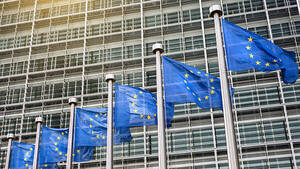 La Comisión Europea trabaja en el marco legal para confiscar bienes rusos para Ucrania - Revista PLUS