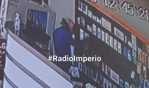 Asaltantes armados roban aparatos celulares de una tienda en Capitán Bado - Radio Imperio
