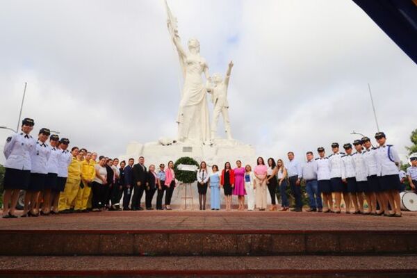Mujeres paraguayas reciben homenaje por su día en Luque •
