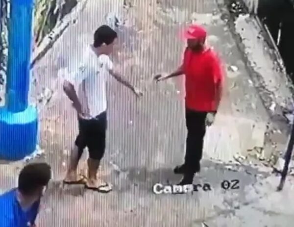 Vídeo: Vecino frustra intento de asalto en la Chacarita - Policiales - ABC Color