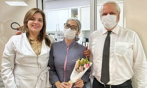 Tesãi agasaja a pacientes y funcionarias