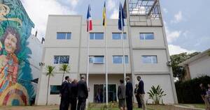 La Nación / Embajadores izan bandera de Ucrania a un año de la invasión de Rusia