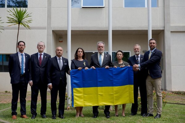 Diario HOY | Diplomáticos europeos expresaron su solidaridad con el pueblo de Ucrania