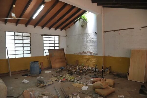 Lambaré: escuela no inició las clases por retraso en las refacciones - Nacionales - ABC Color