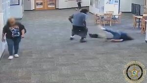 Adolescente agredió brutalmente a su profesora en EEUU