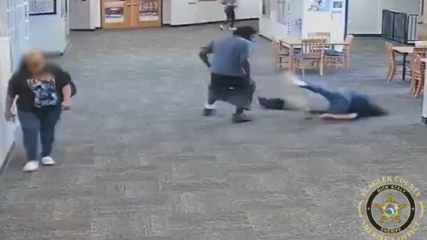 Adolescente agredió brutalmente a su profesora en EEUU