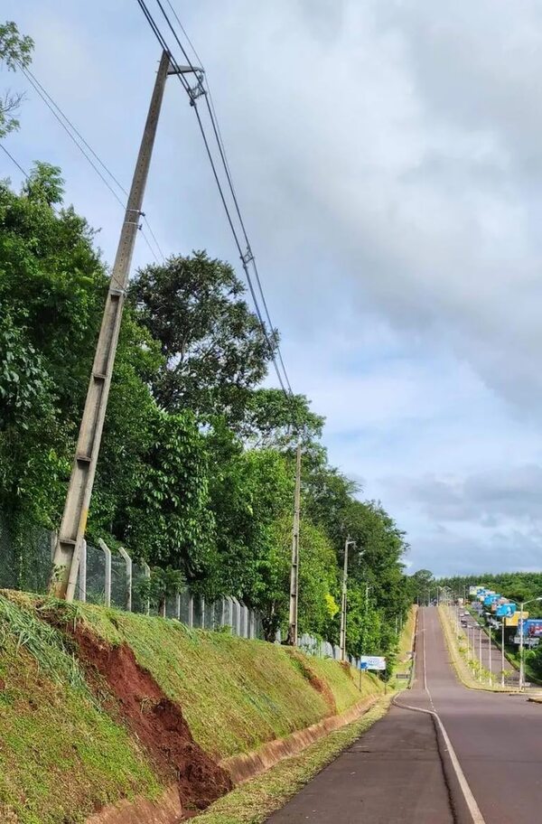 Cercan Refugio y no dejan espacio ni para colocar poste de ANDE en la margen paraguaya - Nacionales - ABC Color