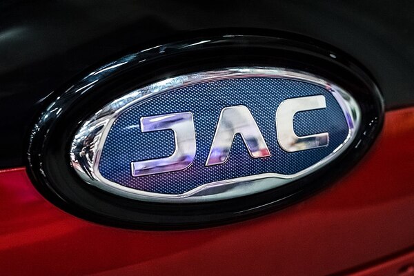 La empresa china JAC presenta el primer eléctrico con batería de sodio-ión del mundo - Revista PLUS