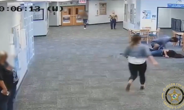 (VIDEO) Estudiante golpeó brutalmente a su profesora en EEUU