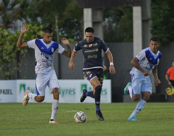 Pálido empate sin goles en Trinidad | 1000 Noticias
