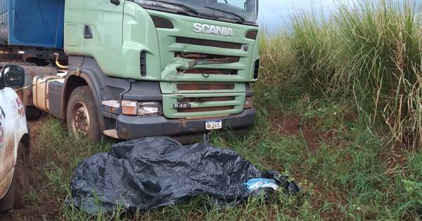 La Nación / Camionero perdió el control de su rodado y arrolló a dos estudiantes en Itapúa